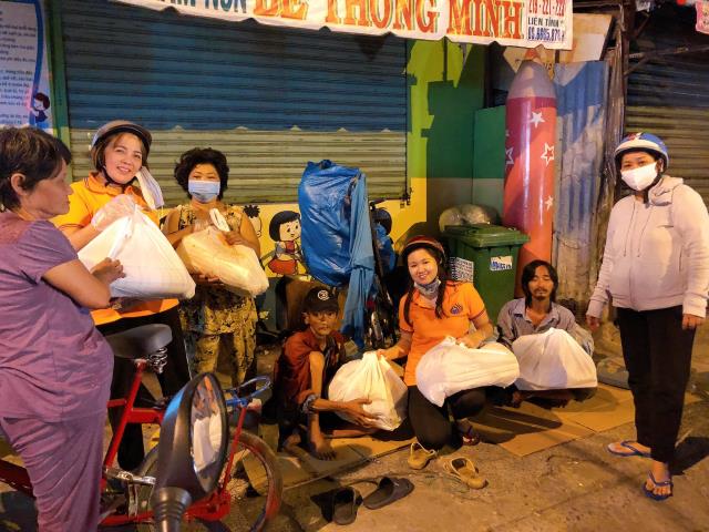 Chùa Giác Ngộ - Quỹ Đạo Phật Ngày Nay mang 1.000 món quà sưởi ấm đêm giao thừa