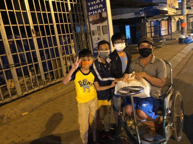 Chùa Giác Ngộ - Quỹ Đạo Phật Ngày Nay mang 1.000 món quà sưởi ấm đêm giao thừa