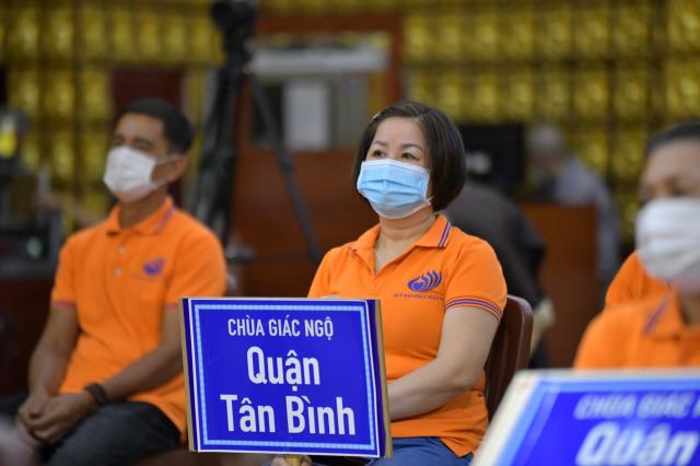 Chùa Giác Ngộ - Quỹ Đạo Phật Ngày Nay mang 1.000 món quà sưởi ấm đêm giao thừa