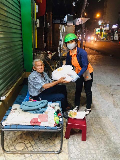 Chùa Giác Ngộ - Quỹ Đạo Phật Ngày Nay mang 1.000 món quà sưởi ấm đêm giao thừa