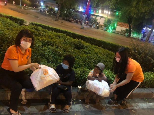 Chùa Giác Ngộ - Quỹ Đạo Phật Ngày Nay mang 1.000 món quà sưởi ấm đêm giao thừa