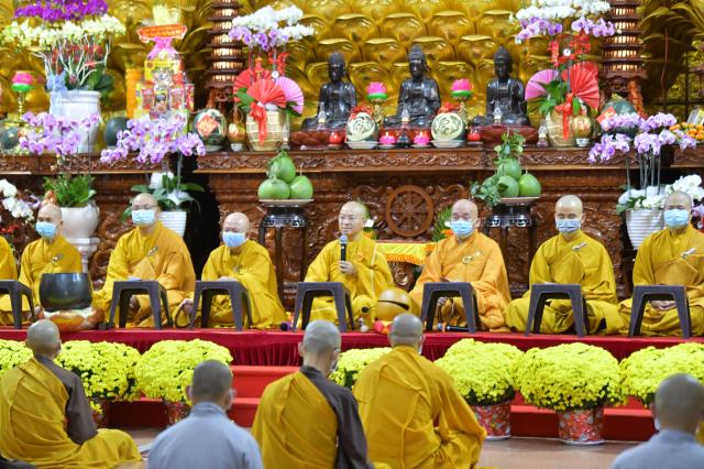 Lễ đón giao thừa online tại chùa Giác Ngộ: Thiêng liêng đêm trầm hương