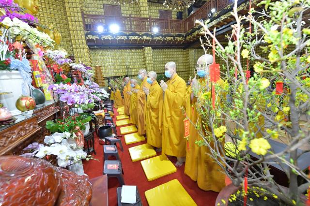 Lễ đón giao thừa online tại chùa Giác Ngộ: Thiêng liêng đêm trầm hương