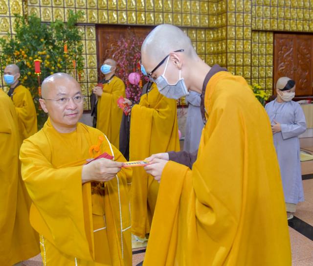 Lễ đón giao thừa online tại chùa Giác Ngộ: Thiêng liêng đêm trầm hương