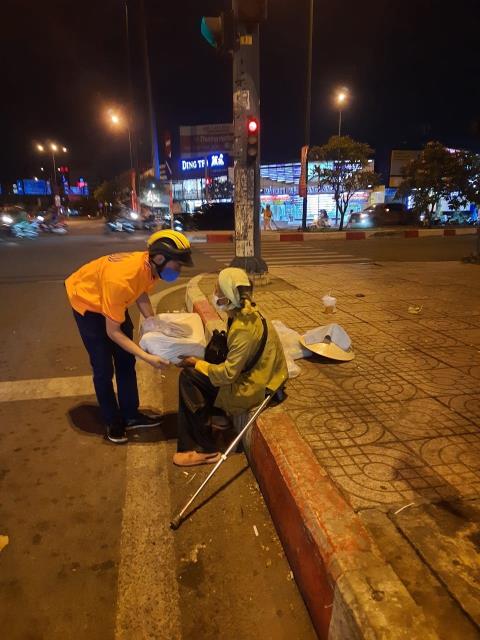 Chùa Giác Ngộ - Quỹ Đạo Phật Ngày Nay mang 1.000 món quà sưởi ấm đêm giao thừa
