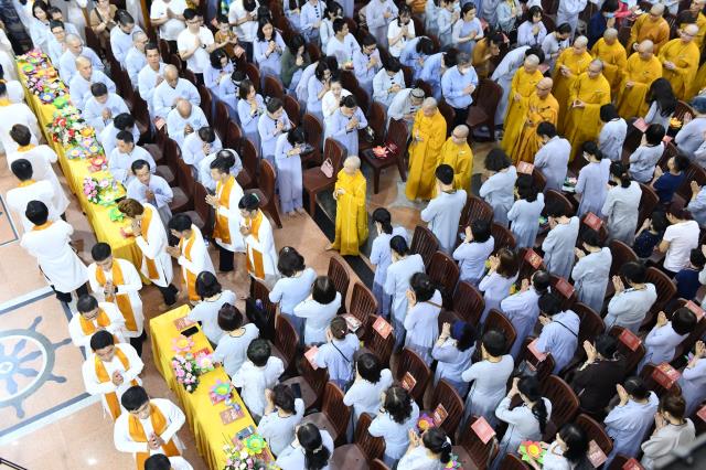 Thiêng liêng &amp; ấm áp, Lễ tưởng niệm Đức Phật nhập Niết-bàn và mừng Ngày Tiếp nối lần thứ 53 của TT. Nhật Từ