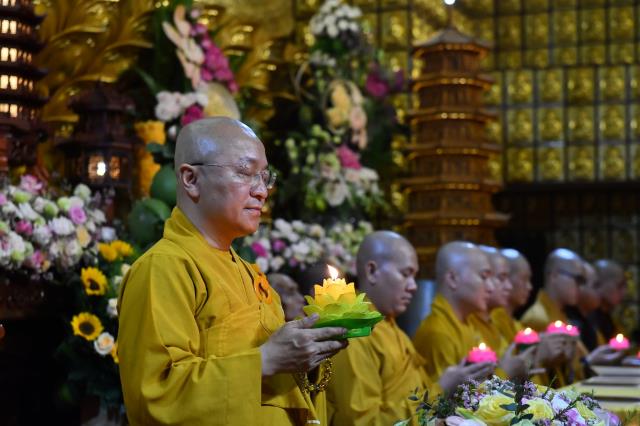 Thiêng liêng &amp; ấm áp, Lễ tưởng niệm Đức Phật nhập Niết-bàn và mừng Ngày Tiếp nối lần thứ 53 của TT. Nhật Từ