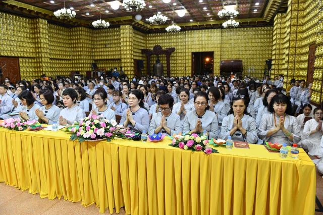 Thiêng liêng &amp; ấm áp, Lễ tưởng niệm Đức Phật nhập Niết-bàn và mừng Ngày Tiếp nối lần thứ 53 của TT. Nhật Từ