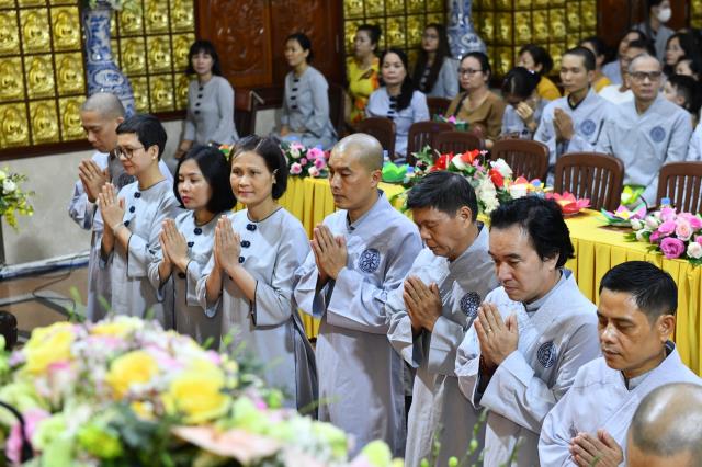 Thiêng liêng &amp; ấm áp, Lễ tưởng niệm Đức Phật nhập Niết-bàn và mừng Ngày Tiếp nối lần thứ 53 của TT. Nhật Từ