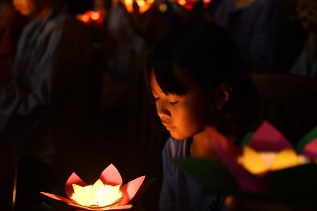 Thiêng liêng &amp; ấm áp, Lễ tưởng niệm Đức Phật nhập Niết-bàn và mừng Ngày Tiếp nối lần thứ 53 của TT. Nhật Từ