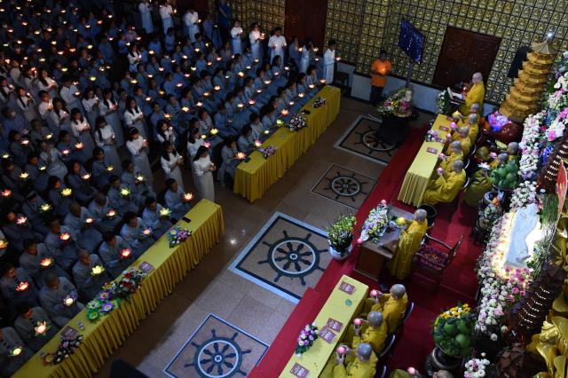 Thiêng liêng &amp; ấm áp, Lễ tưởng niệm Đức Phật nhập Niết-bàn và mừng Ngày Tiếp nối lần thứ 53 của TT. Nhật Từ