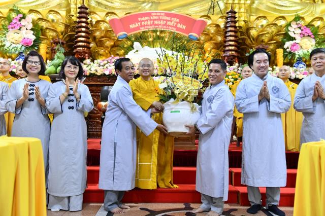 Thiêng liêng &amp; ấm áp, Lễ tưởng niệm Đức Phật nhập Niết-bàn và mừng Ngày Tiếp nối lần thứ 53 của TT. Nhật Từ