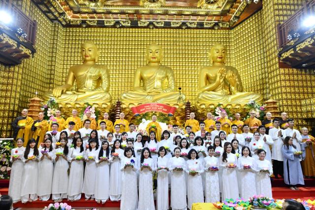 Thiêng liêng &amp; ấm áp, Lễ tưởng niệm Đức Phật nhập Niết-bàn và mừng Ngày Tiếp nối lần thứ 53 của TT. Nhật Từ