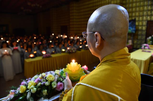 Thiêng liêng &amp; ấm áp, Lễ tưởng niệm Đức Phật nhập Niết-bàn và mừng Ngày Tiếp nối lần thứ 53 của TT. Nhật Từ