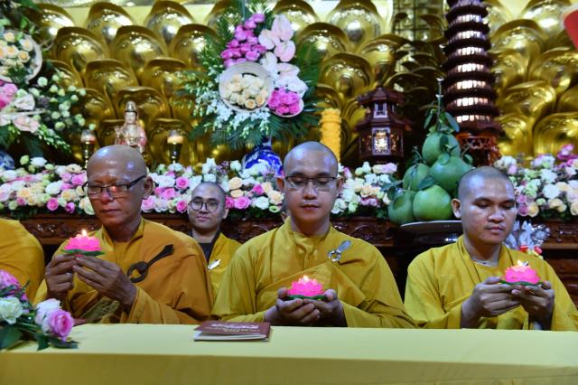 Thiêng liêng &amp; ấm áp, Lễ tưởng niệm Đức Phật nhập Niết-bàn và mừng Ngày Tiếp nối lần thứ 53 của TT. Nhật Từ