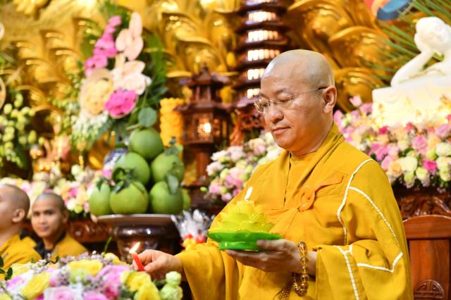 Thiêng liêng &amp; ấm áp, Lễ tưởng niệm Đức Phật nhập Niết-bàn và mừng Ngày Tiếp nối lần thứ 53 của TT. Nhật Từ