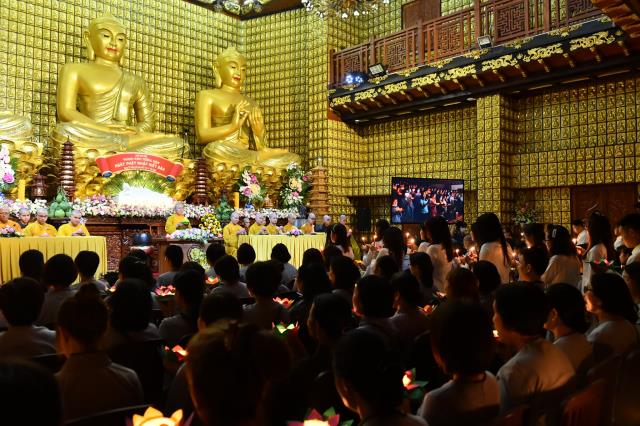 Thiêng liêng &amp; ấm áp, Lễ tưởng niệm Đức Phật nhập Niết-bàn và mừng Ngày Tiếp nối lần thứ 53 của TT. Nhật Từ