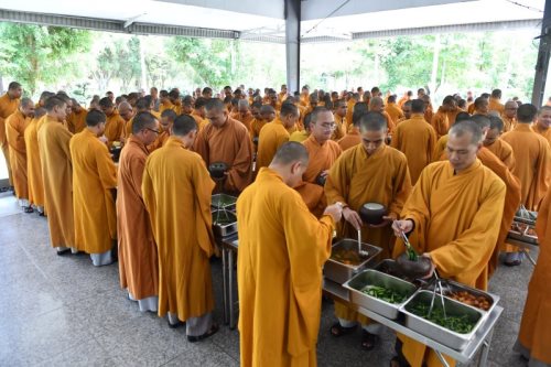 Chương Trình Cúng Dường “Quỹ Đời Sống Tăng Ni” Kỳ 10 (C106-10)