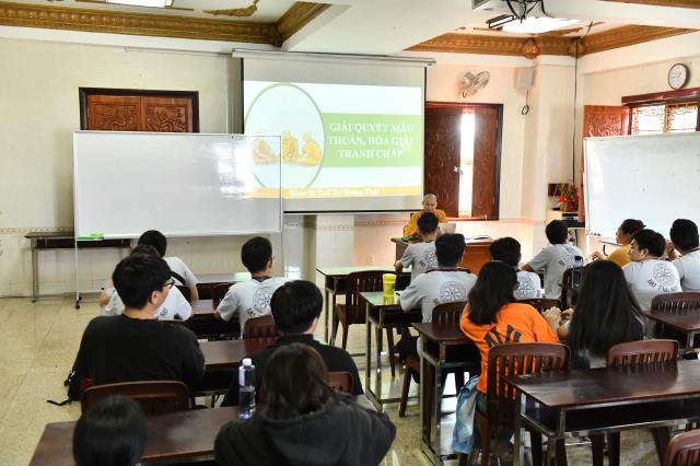 Khóa tu Tuổi Trẻ Hướng Phật: Vì sao không được hạnh phúc?