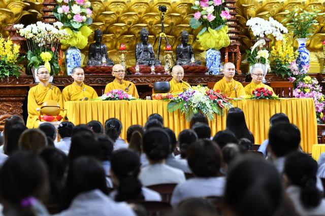 TP.HCM: Hơn 700 thiện nam, tín nữ quy y nhân kỷ niệm Phật thành đạo (08-12 AL)