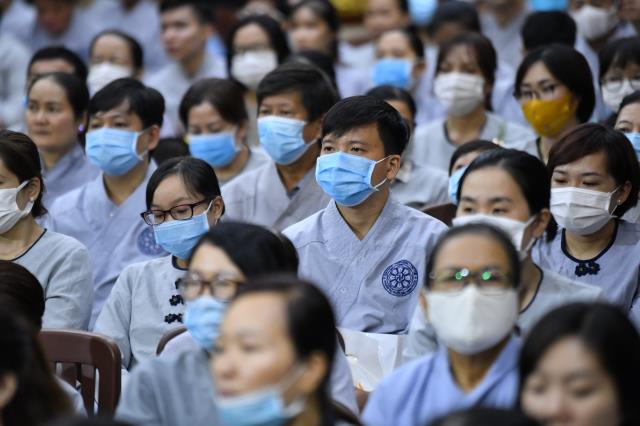 TP.HCM: Hơn 700 thiện nam, tín nữ quy y nhân kỷ niệm Phật thành đạo (08-12 AL)