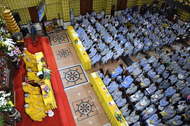 TP.HCM: Hơn 700 thiện nam, tín nữ quy y nhân kỷ niệm Phật thành đạo (08-12 AL)