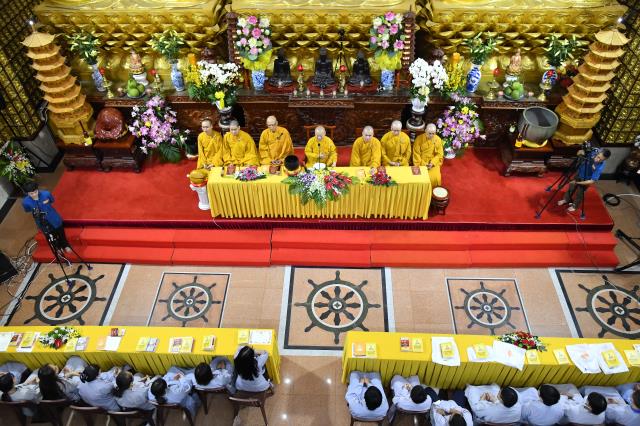 TP.HCM: Hơn 700 thiện nam, tín nữ quy y nhân kỷ niệm Phật thành đạo (08-12 AL)