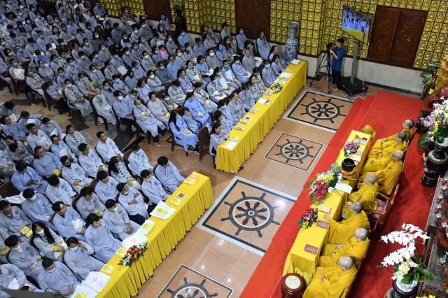 TP.HCM: Hơn 700 thiện nam, tín nữ quy y nhân kỷ niệm Phật thành đạo (08-12 AL)