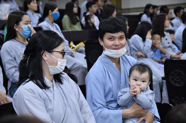 TP.HCM: Hơn 700 thiện nam, tín nữ quy y nhân kỷ niệm Phật thành đạo (08-12 AL)