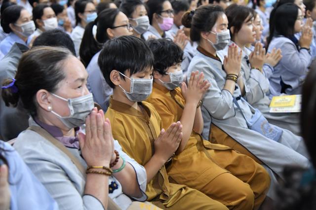 TP.HCM: Hơn 700 thiện nam, tín nữ quy y nhân kỷ niệm Phật thành đạo (08-12 AL)