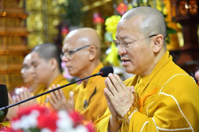 TP.HCM: Hơn 700 thiện nam, tín nữ quy y nhân kỷ niệm Phật thành đạo (08-12 AL)