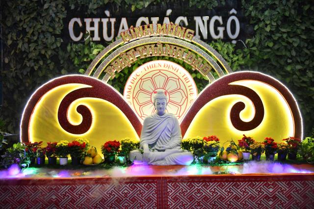 TP.HCM: Hơn 700 thiện nam, tín nữ quy y nhân kỷ niệm Phật thành đạo (08-12 AL)
