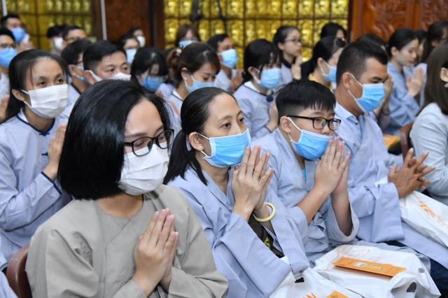 TP.HCM: Hơn 700 thiện nam, tín nữ quy y nhân kỷ niệm Phật thành đạo (08-12 AL)