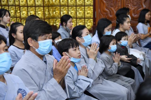 TP.HCM: Hơn 700 thiện nam, tín nữ quy y nhân kỷ niệm Phật thành đạo (08-12 AL)