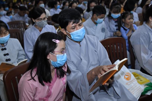 TP.HCM: Hơn 700 thiện nam, tín nữ quy y nhân kỷ niệm Phật thành đạo (08-12 AL)