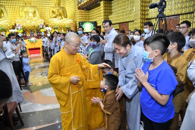 TP.HCM: Hơn 700 thiện nam, tín nữ quy y nhân kỷ niệm Phật thành đạo (08-12 AL)