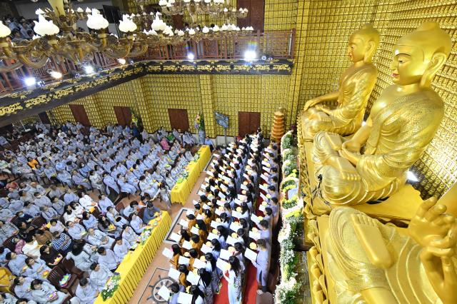 TP.HCM: Hơn 1000 người tham dự Lễ Phật thành đạo tại chùa Giác Ngộ