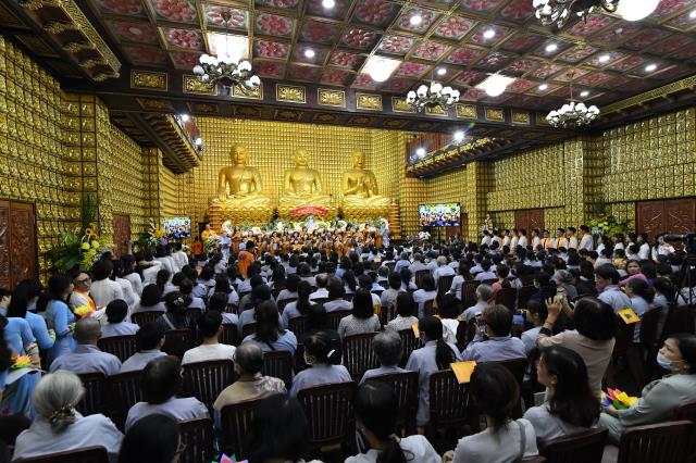 TP.HCM: Hơn 1000 người tham dự Lễ Phật thành đạo tại chùa Giác Ngộ