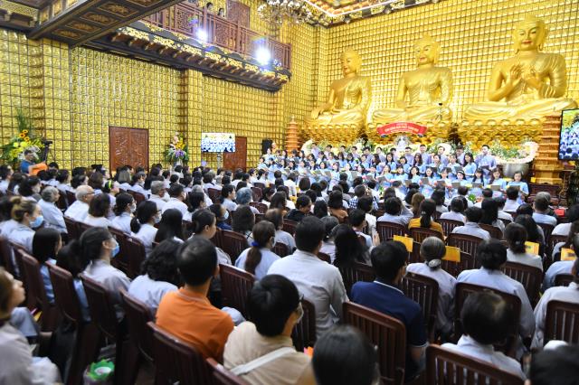 TP.HCM: Hơn 1000 người tham dự Lễ Phật thành đạo tại chùa Giác Ngộ