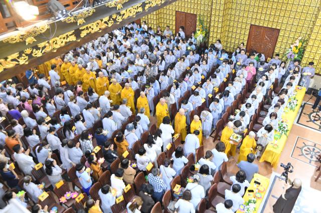 TP.HCM: Hơn 1000 người tham dự Lễ Phật thành đạo tại chùa Giác Ngộ