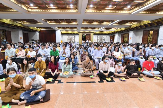 TP.HCM: Hơn 1000 người tham dự Lễ Phật thành đạo tại chùa Giác Ngộ