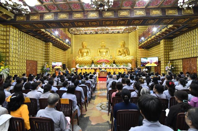 TP.HCM: Hơn 1000 người tham dự Lễ Phật thành đạo tại chùa Giác Ngộ
