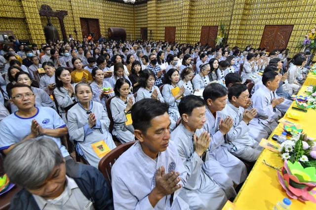 TP.HCM: Hơn 1000 người tham dự Lễ Phật thành đạo tại chùa Giác Ngộ