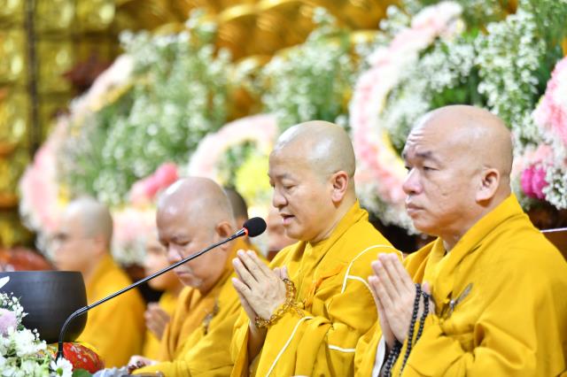 TP.HCM: Hơn 1000 người tham dự Lễ Phật thành đạo tại chùa Giác Ngộ