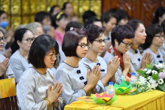 TP.HCM: Hơn 1000 người tham dự Lễ Phật thành đạo tại chùa Giác Ngộ