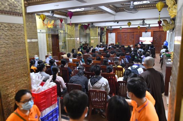 TP.HCM: Hơn 1000 người tham dự Lễ Phật thành đạo tại chùa Giác Ngộ