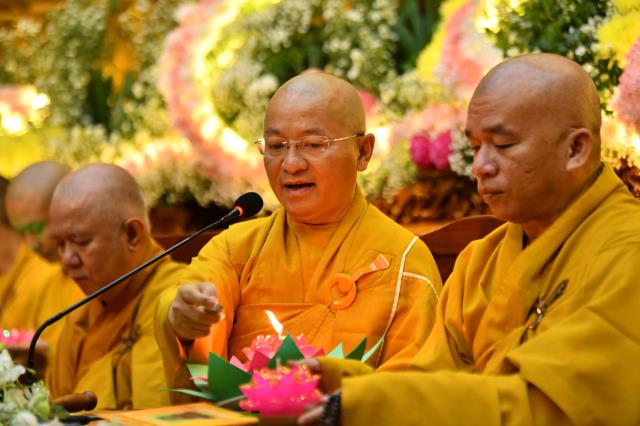 TP.HCM: Hơn 1000 người tham dự Lễ Phật thành đạo tại chùa Giác Ngộ