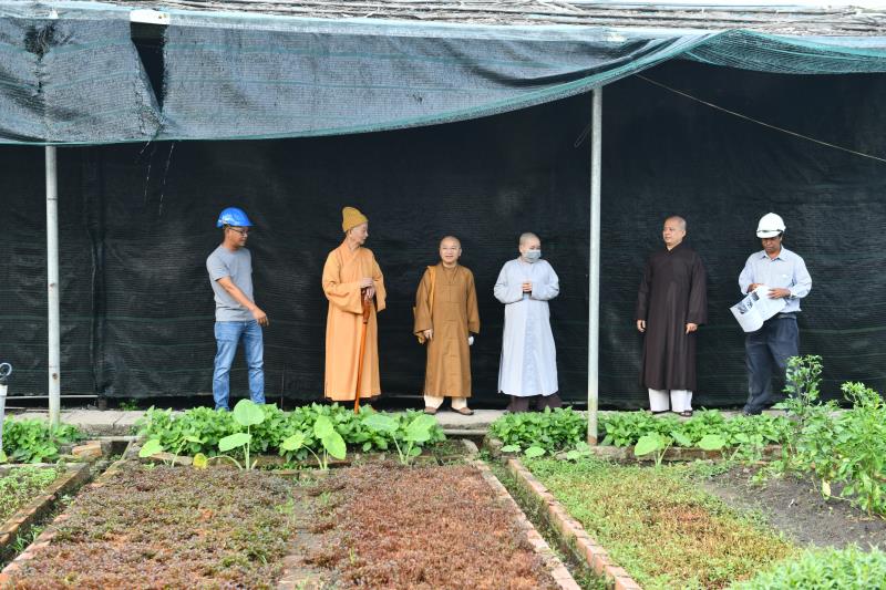 HT. Thích Trí Quảng cùng chư Tôn đức Hội đồng Điều hành khảo sát thực địa chuẩn bị xây dựng tòa Học đường 2 và Thư viện tại cơ sở II