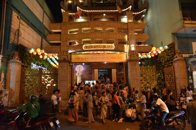 TP.HCM: Hơn 1000 người tham dự Lễ Phật thành đạo tại chùa Giác Ngộ