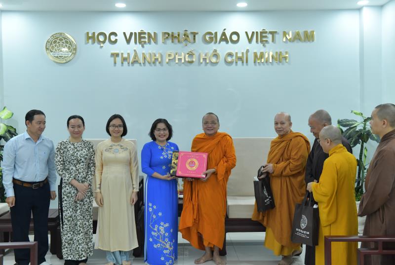 Phái đoàn trường Đại học Khoa học xã hội &amp; Nhân văn thăm và chúc tết tại Học viện Phật giáo Việt Nam tại Tp.HCM